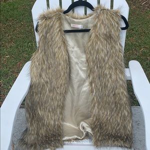 Faux fur vest. Large
